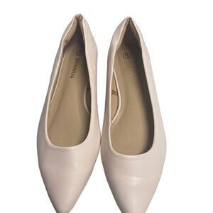 PENNY SUE Women’s Pointy Toe Flats Pinkish Cream Size 10 New NO TAGS OR BOX